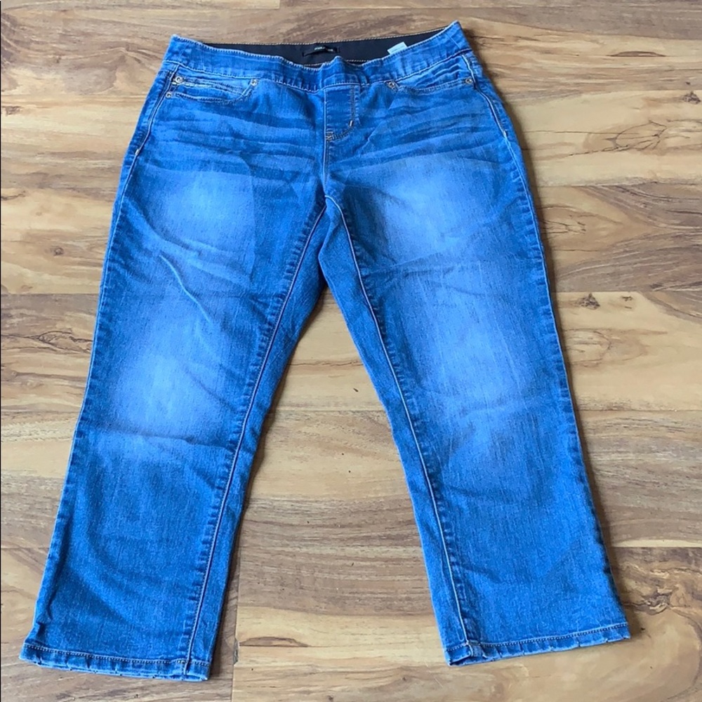 Maurices pull on capris size small